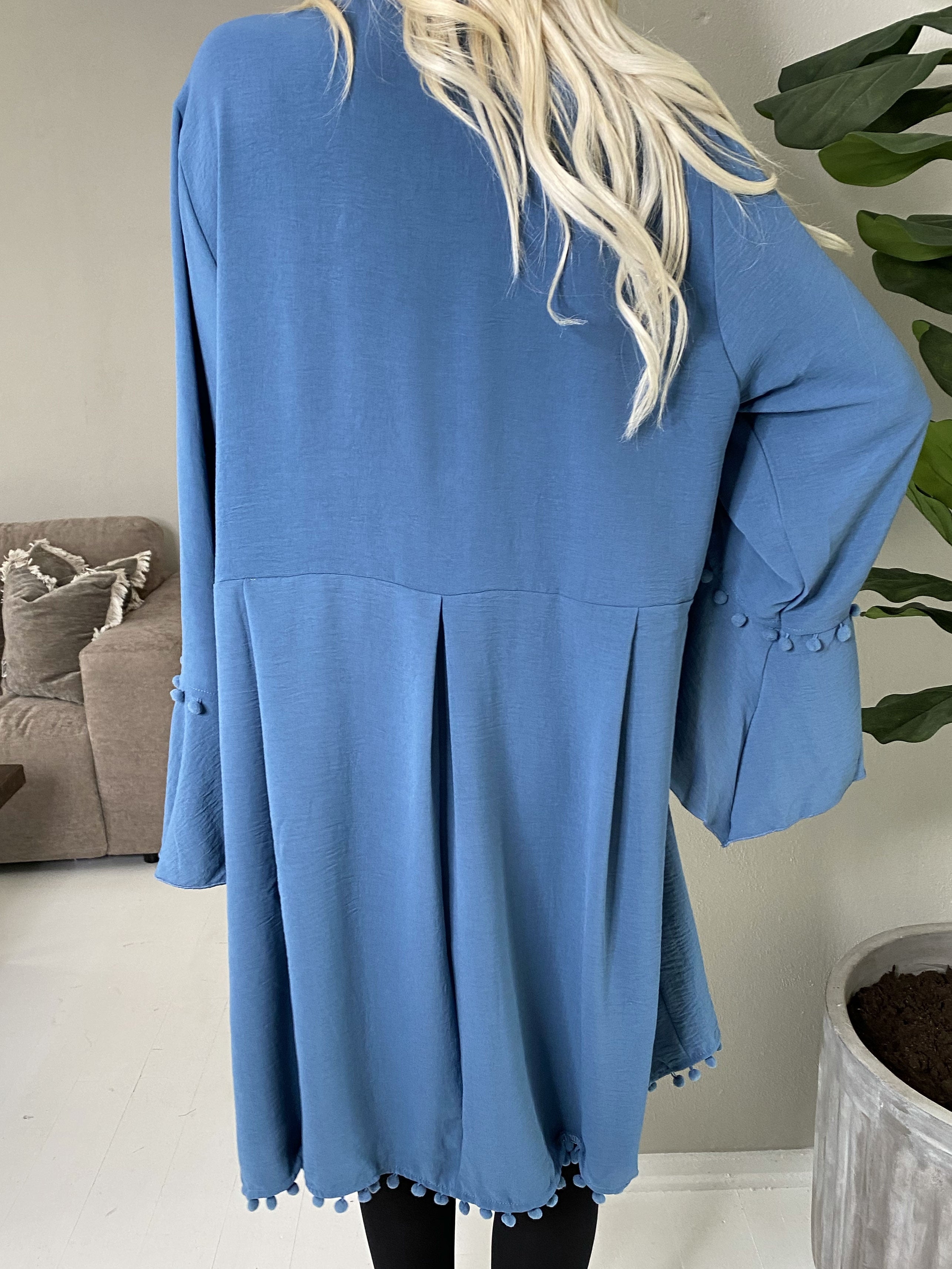 Matilda - Sød kjole med små pompoms